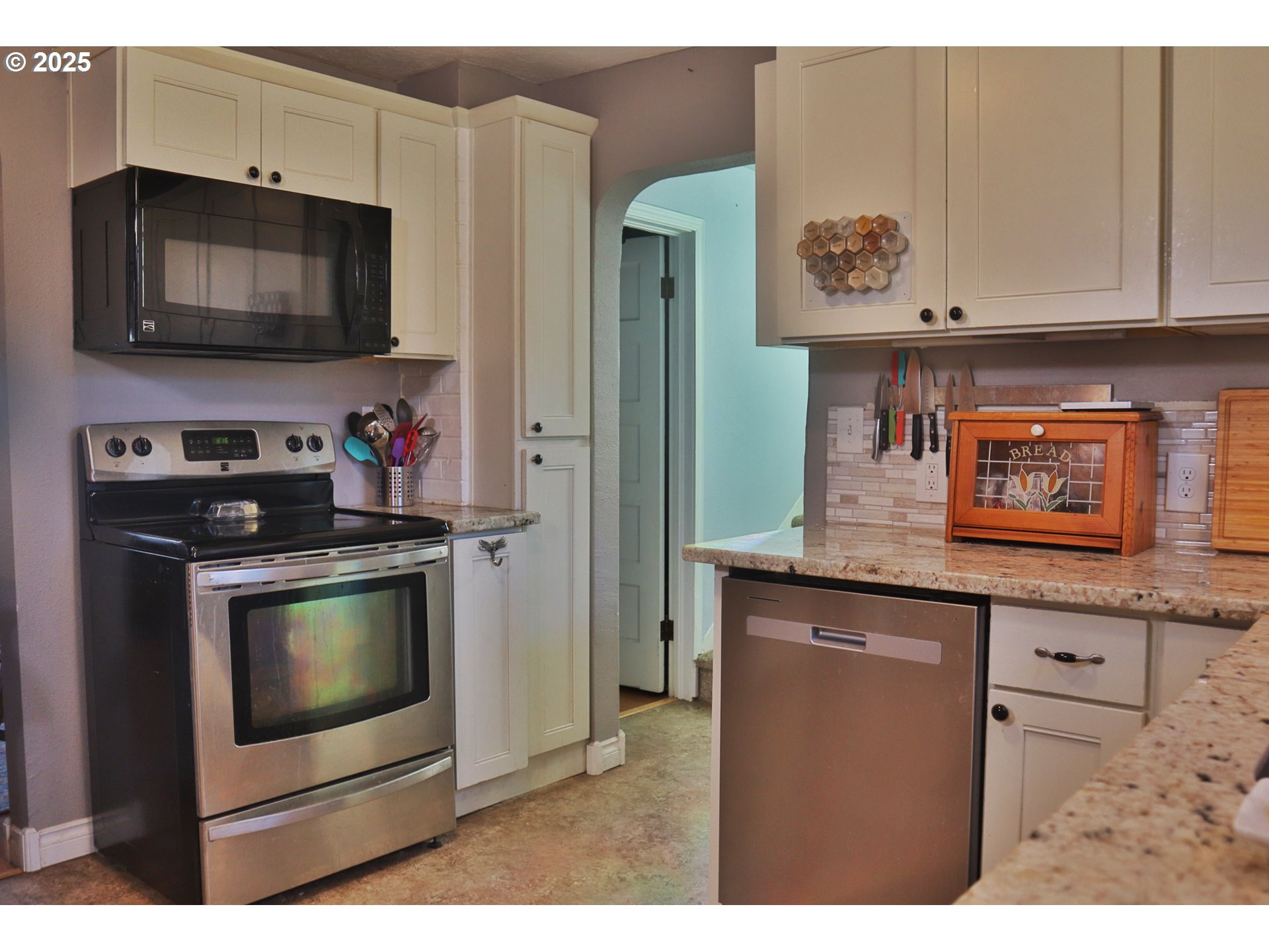 1423 Front Avenue Northeast Albany, OR 97321 - Photo 6 of 31 Kitchen