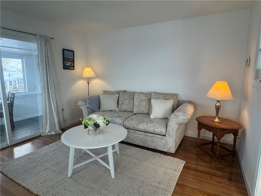 7 White Cap Road Narragansett, RI 02882 - Photo 4 of 33