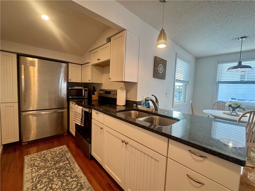 7 White Cap Road Narragansett, RI 02882 - Photo 6 of 33