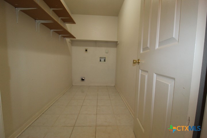 5211 James Loop Killeen, TX 76542 - Photo 11 of 18 a view of a hallway