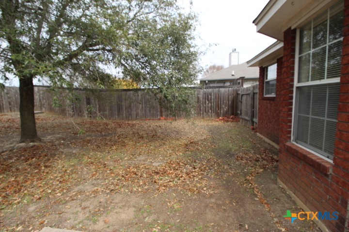 5211 James Loop Killeen, TX 76542 - Photo 16 of 18 a backyard of a house with lots of green space