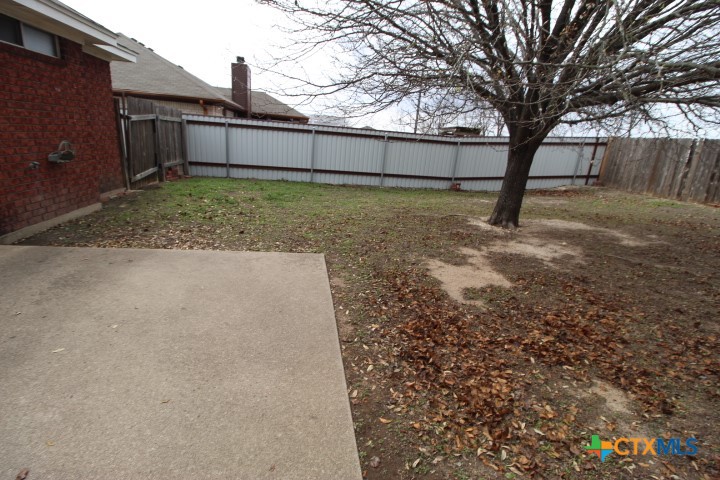5211 James Loop Killeen, TX 76542 - Photo 17 of 18 a view of a backyard with large trees and a barn