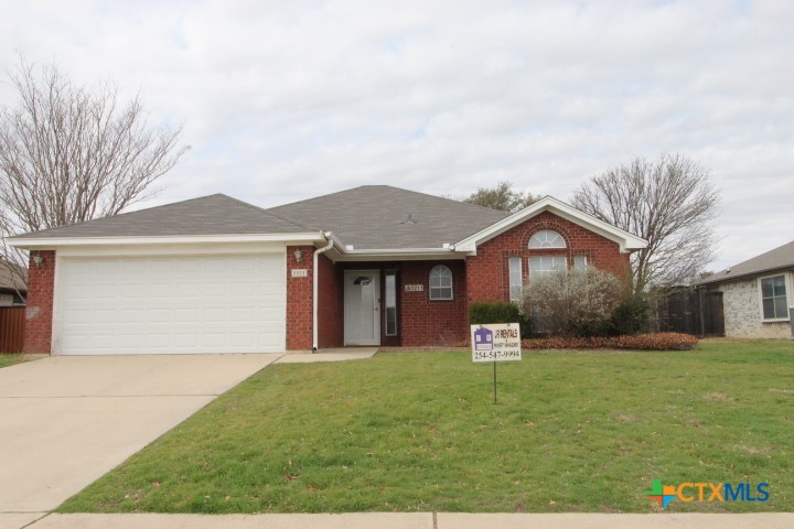 5211 James Loop Killeen, TX 76542 - Photo 18 of 18 a front view of a house with a yard and garage