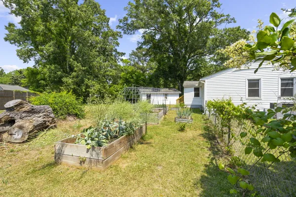 $2,100 | 2217 Doris Drive, Charleston, SC 29414