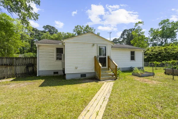 $2,100 | 2217 Doris Drive, Charleston, SC 29414