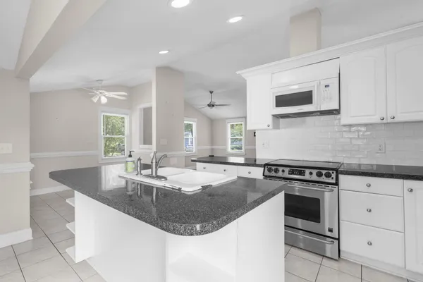$2,100 | 2217 Doris Drive, Charleston, SC 29414