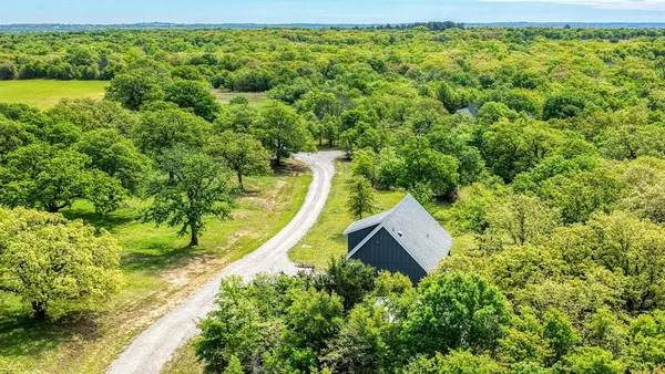 $1,500,000 | 1098 Paradise Parkway, Poolville, TX 76487