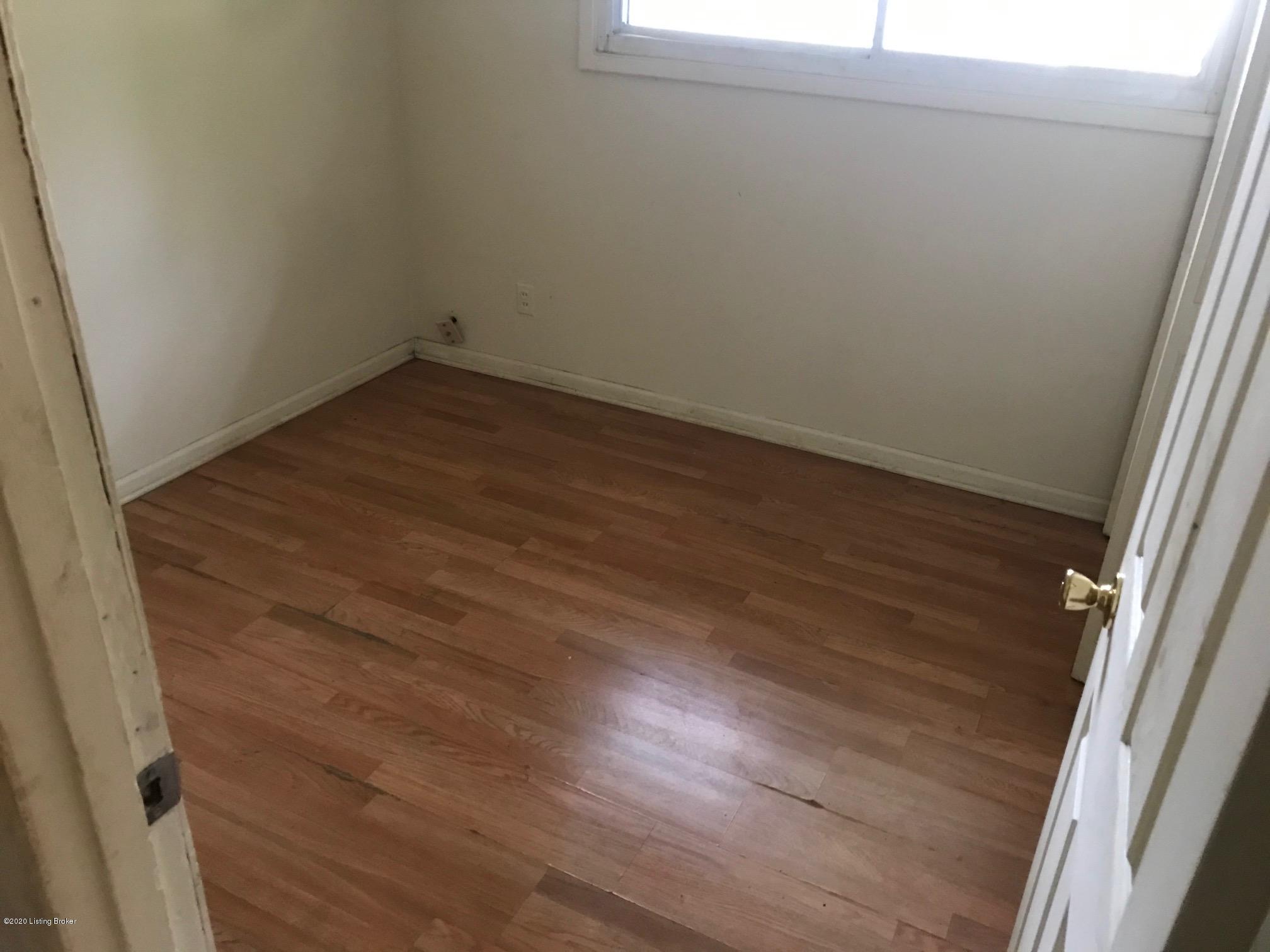 414 Mac Brae Road Louisville, KY 40214 - Photo 21 of 35 IMG_2269 (002)