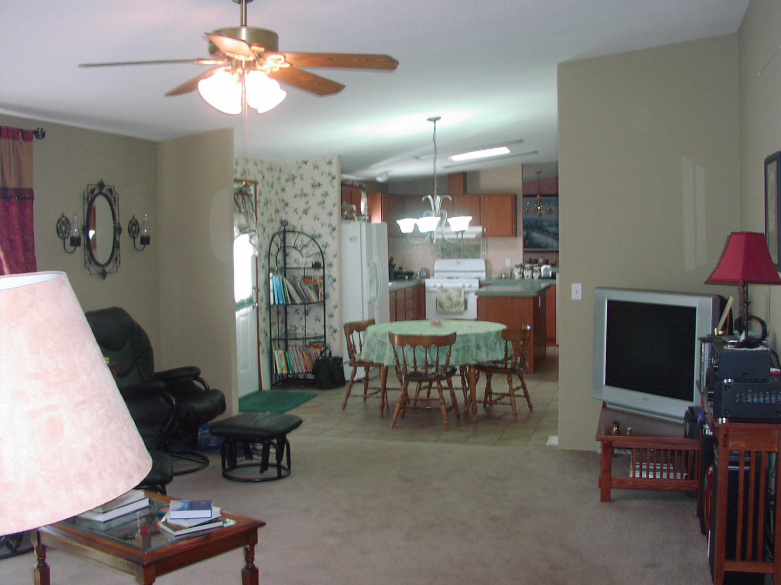 5145 Duck Road Flagstaff, AZ 86004 - Photo 9 of 22 fam rm eat in and kitchen