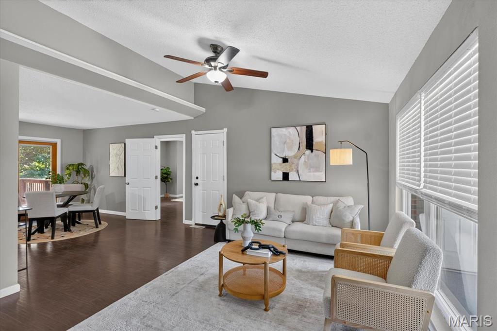 10915 Ridge Forest Drive St. Louis, MO 63123 - Photo 5 of 35
