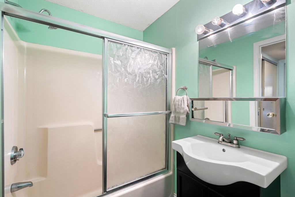 15 Bower Road, Unit E1 Quincy, MA 02169 - Photo 20 of 34
