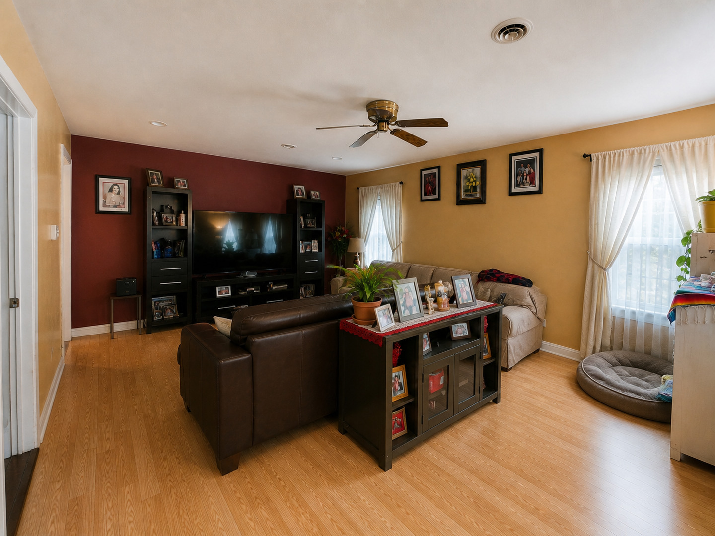 8 Monroe Street Elgin, IL 60123 - Photo 4 of 15