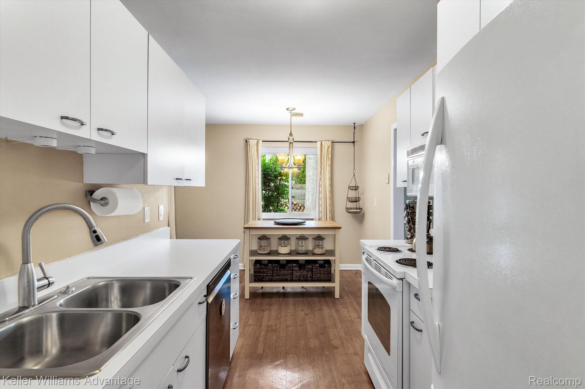 23257 Tuck Road Farmington, MI 48336 - Photo 8 of 25