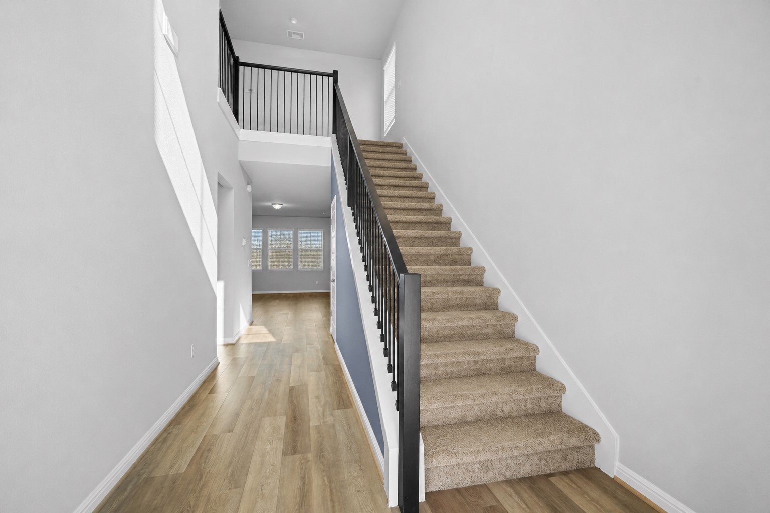 453 Gaida Loop Georgetown, TX 78628 - Photo 8 of 31 Gallery Image 8