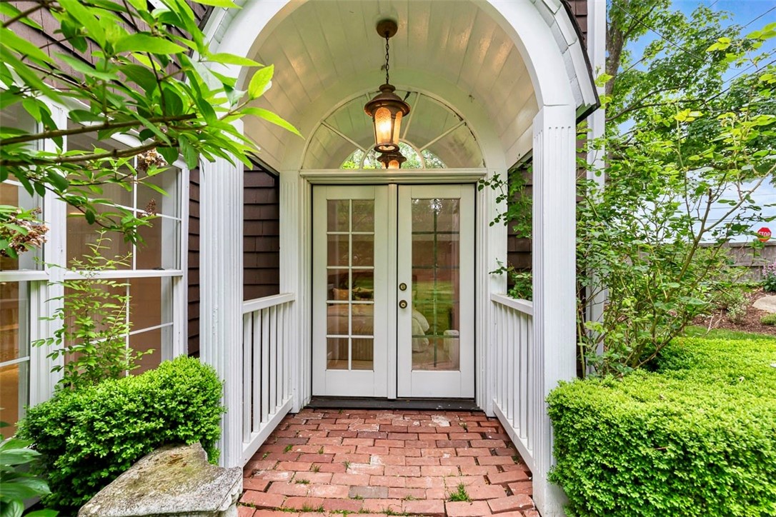 81 Mathewson Road Barrington, RI 02806 - Photo 11 of 49