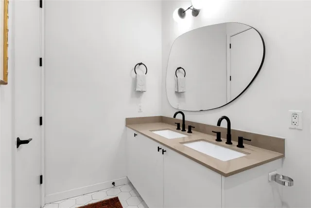 $372,500 | 800 Embassy Drive, Unit 421, Austin, TX 78702