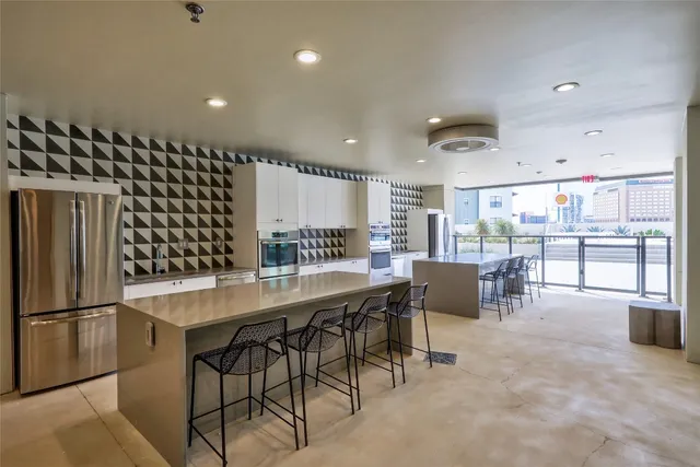 $372,500 | 800 Embassy Drive, Unit 421, Austin, TX 78702