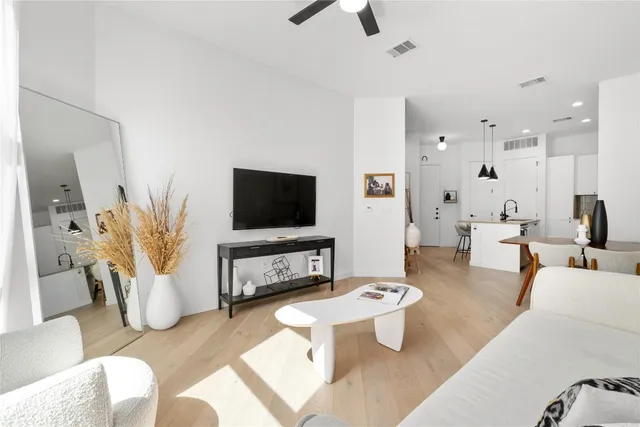 $372,500 | 800 Embassy Drive, Unit 421, Austin, TX 78702
