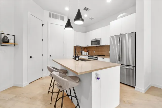 $372,500 | 800 Embassy Drive, Unit 421, Austin, TX 78702