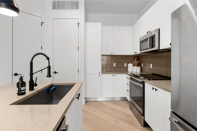 $372,500 | 800 Embassy Drive, Unit 421, Austin, TX 78702