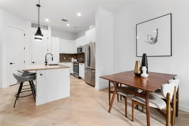 $372,500 | 800 Embassy Drive, Unit 421, Austin, TX 78702