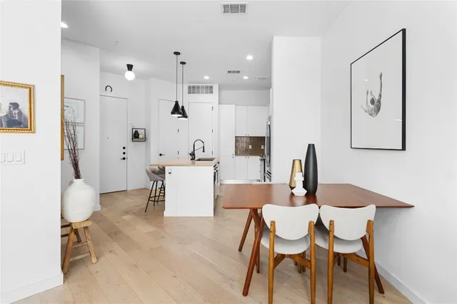 $372,500 | 800 Embassy Drive, Unit 421, Austin, TX 78702