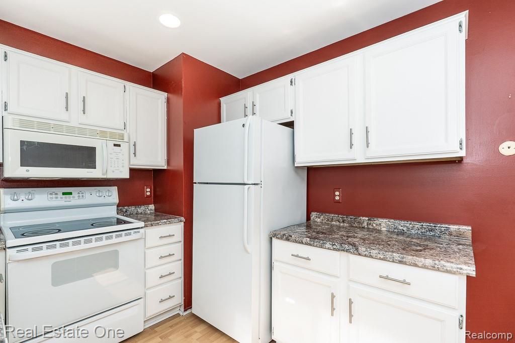 1312 Brook Lane Rochester Hills, MI 48306 - Photo 8 of 22
