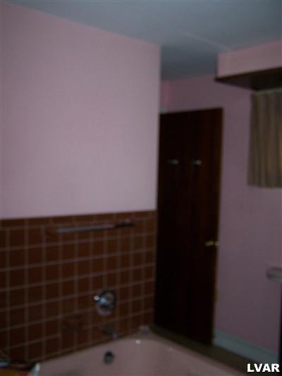 646 Georgetown Road Nazareth, PA 18064 - Photo 4 of 29 a bathroom with a shower