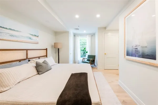 $1,100,000 | 10 Brown & Howard, Unit 107, Newport, RI 02840