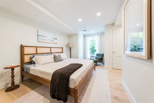 $1,100,000 | 10 Brown & Howard, Unit 107, Newport, RI 02840