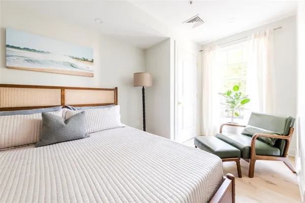 $1,100,000 | 10 Brown & Howard, Unit 107, Newport, RI 02840