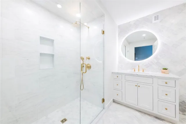 $1,100,000 | 10 Brown & Howard, Unit 107, Newport, RI 02840