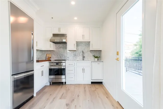 $1,100,000 | 10 Brown & Howard, Unit 107, Newport, RI 02840