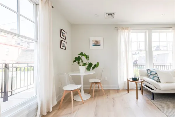 $1,100,000 | 10 Brown & Howard, Unit 107, Newport, RI 02840