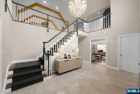 $2,500,000 | 739 Shoshone Trail, Franklin Lakes, NJ 07417
