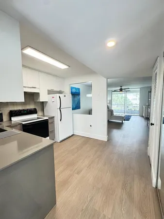 $1,900 | 8300 Sunrise Lakes Boulevard, Unit 212, Sunrise, FL 33322