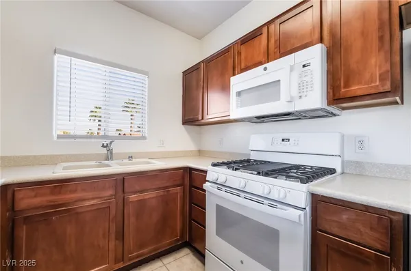 $1,450 | 2291 West Horizon Ridge Parkway, Unit 12270, Henderson, NV 89052