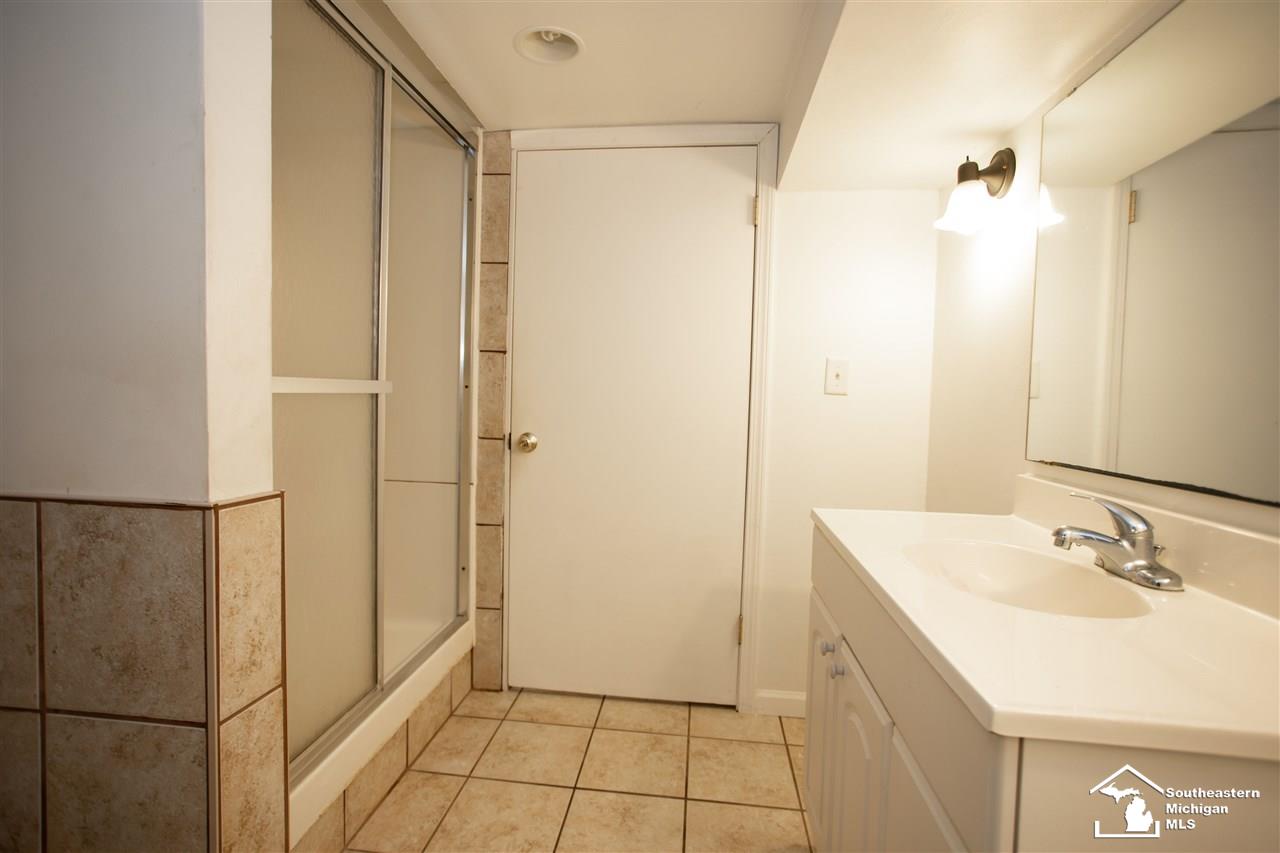 619 East Erie Road Temperance, MI 48182 - Photo 28 of 38 31392238-27.JPG