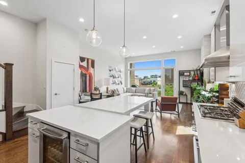 $700,000 | 1536 West Walton Street, Unit 3, Chicago, IL 60642