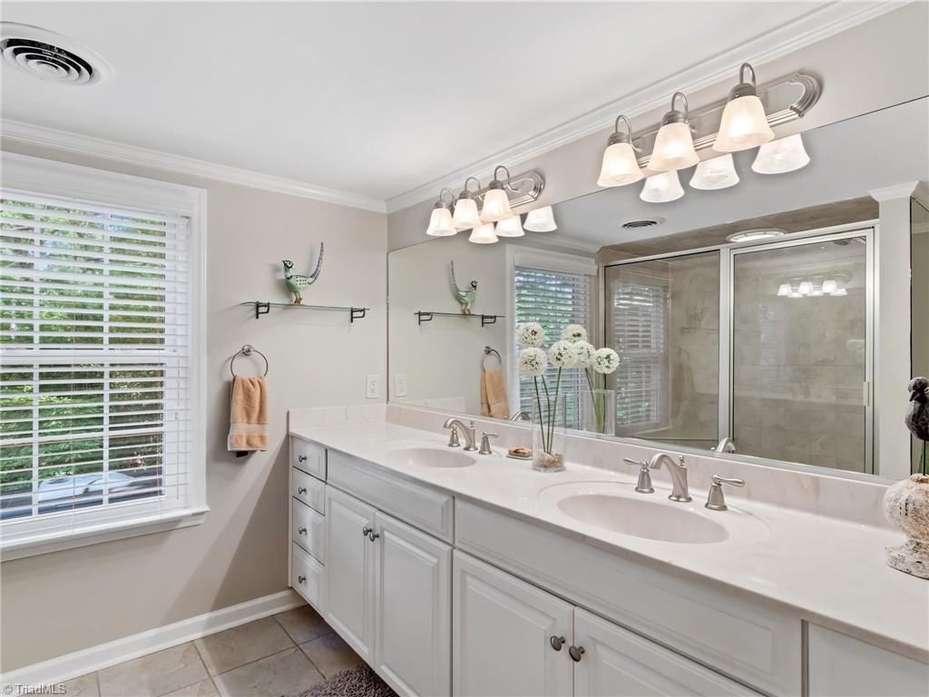 972 Bryanplace Road Winston-Salem, NC 27104 - Photo 22 of 39 Primary bath