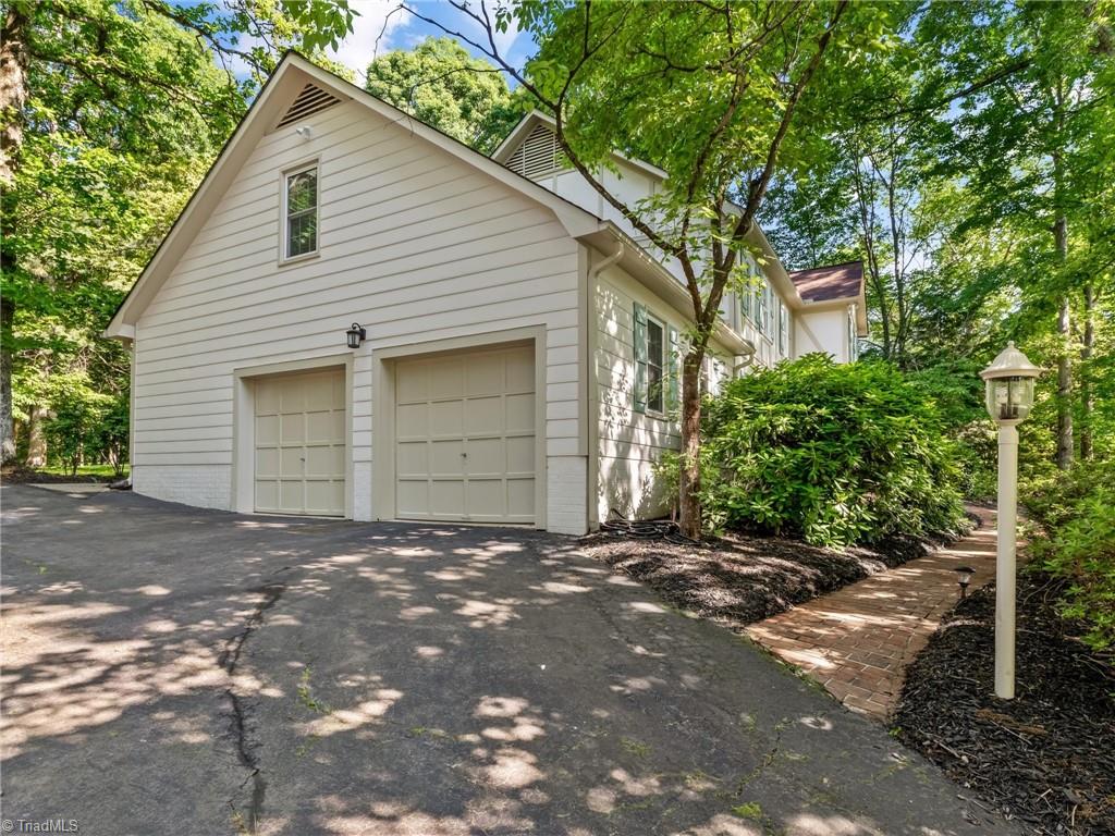 972 Bryanplace Road Winston-Salem, NC 27104 - Photo 33 of 39 Attached garage