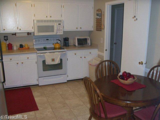 5126 Cheviot Road Greensboro, NC 27455 - Photo 11 of 13 Kitchen.