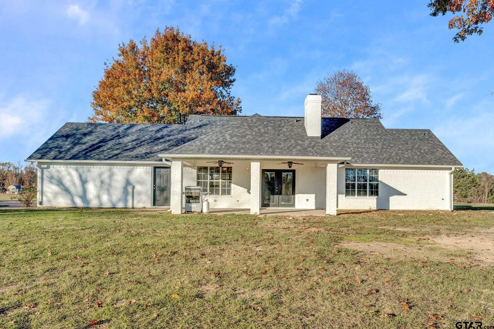 11670 Cr 345 Winona Tx 75792 Winona, TX 75792 - Photo 2 of 39 a front view of a house with a garden