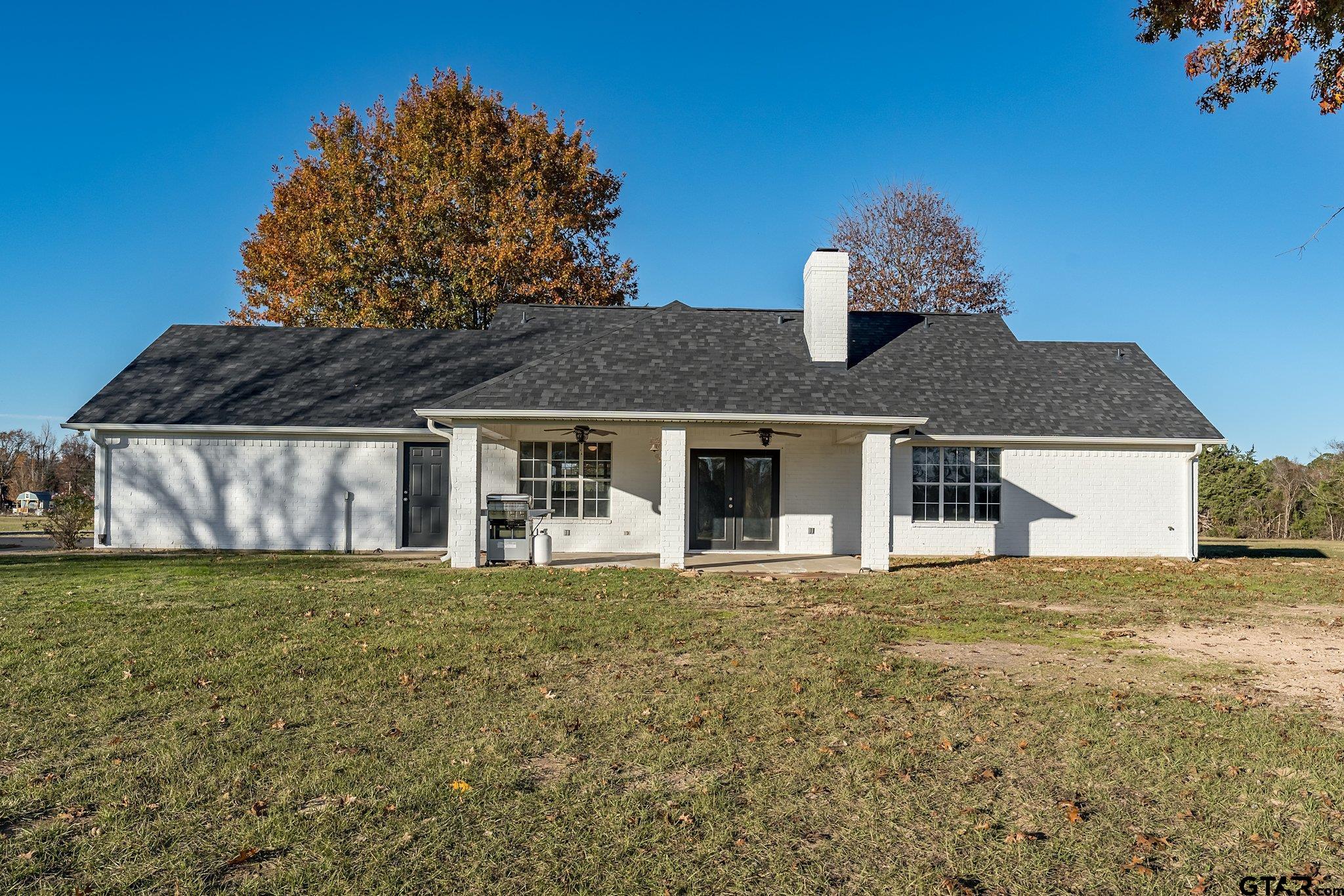 11670 Cr 345 Winona Tx 75792 Winona, TX 75792 - Photo 35 of 39 a front view of a house with a garden
