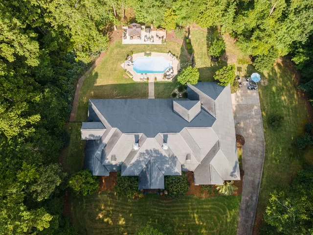 a view of a entryway with furniture