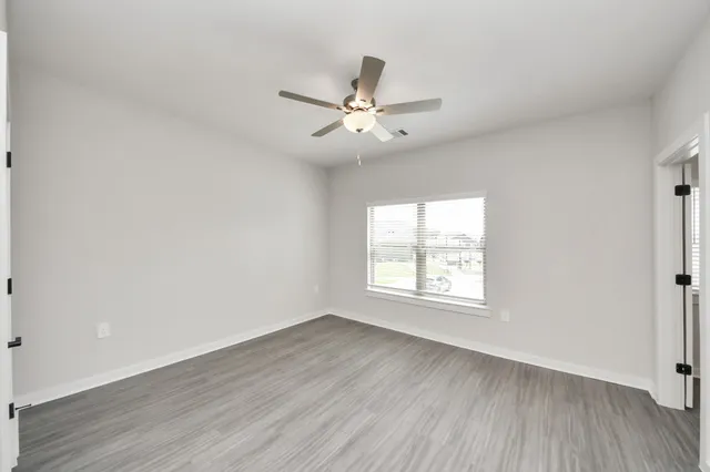 $1,729 | 7711 Longmire Road, Unit 102, Conroe, TX 77304