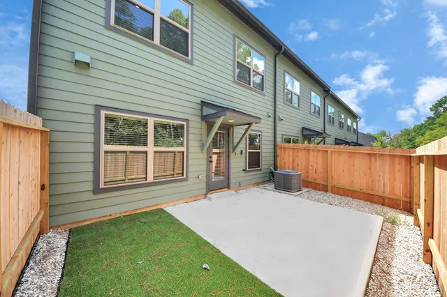 $1,729 | 7711 Longmire Road, Unit 102, Conroe, TX 77304