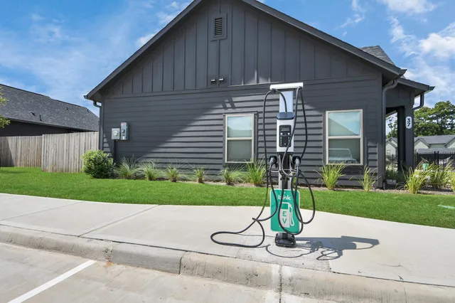 $1,729 | 7711 Longmire Road, Unit 102, Conroe, TX 77304