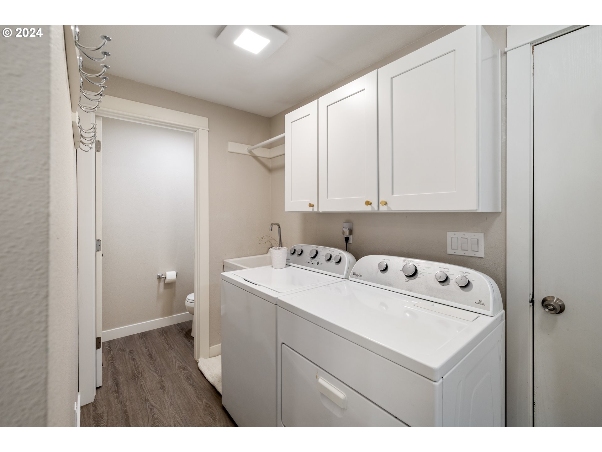 2718 Northeast 164th Street Ridgefield, WA 98642 - Photo 24 of 33 a utility room with dryer and washer