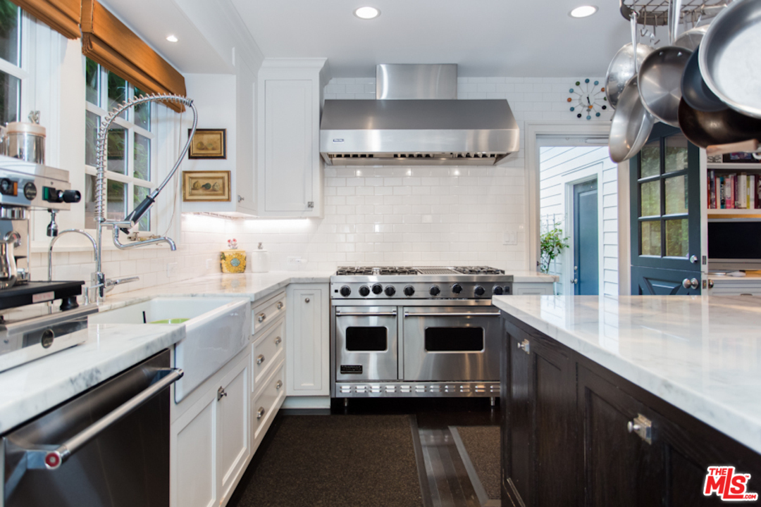 221 5th Avenue Venice, CA 90291 - Photo 14 of 29